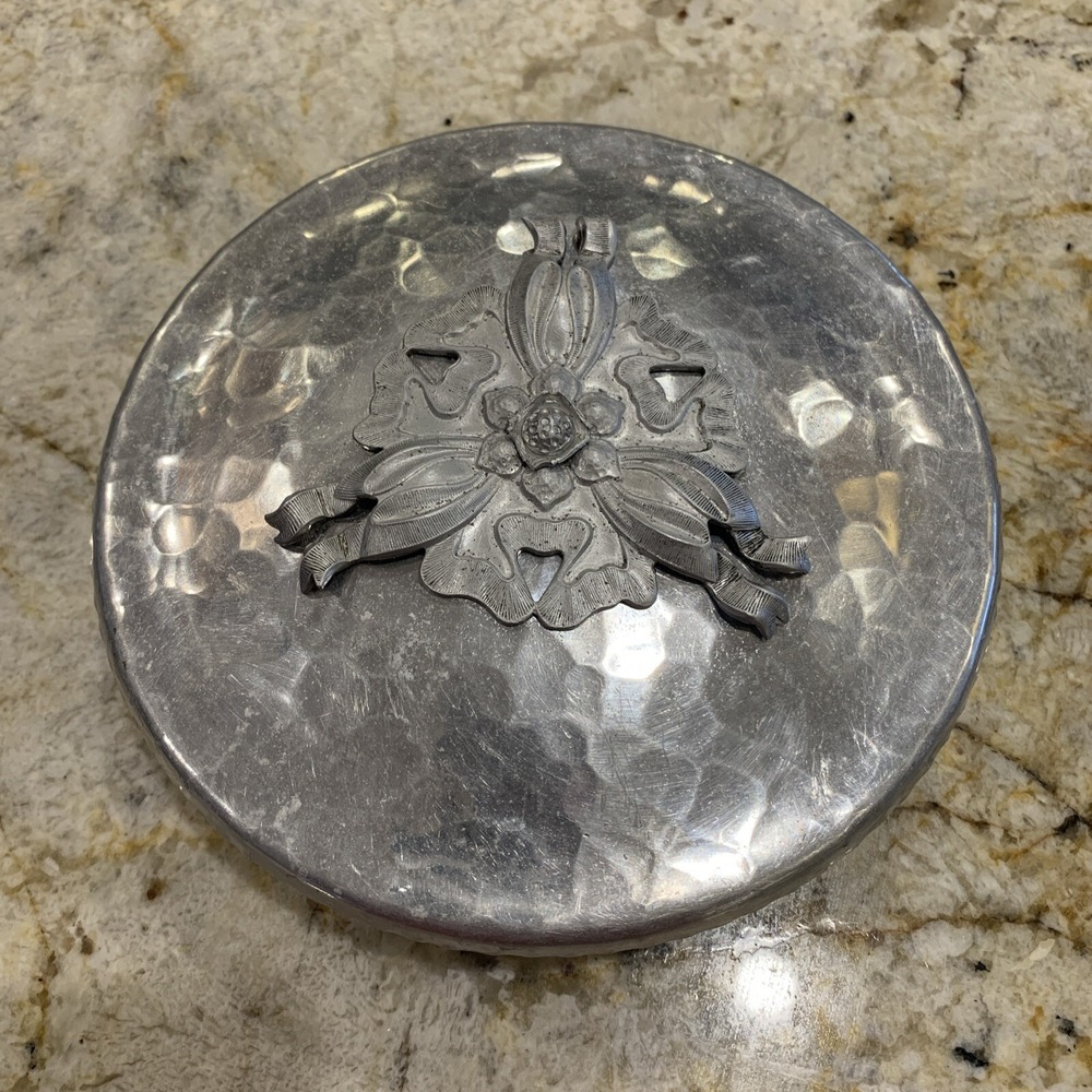 RODNEY KENT  Hammered ALUMINUM ‎ 7"  VINTAGE Dish W/lid 401
